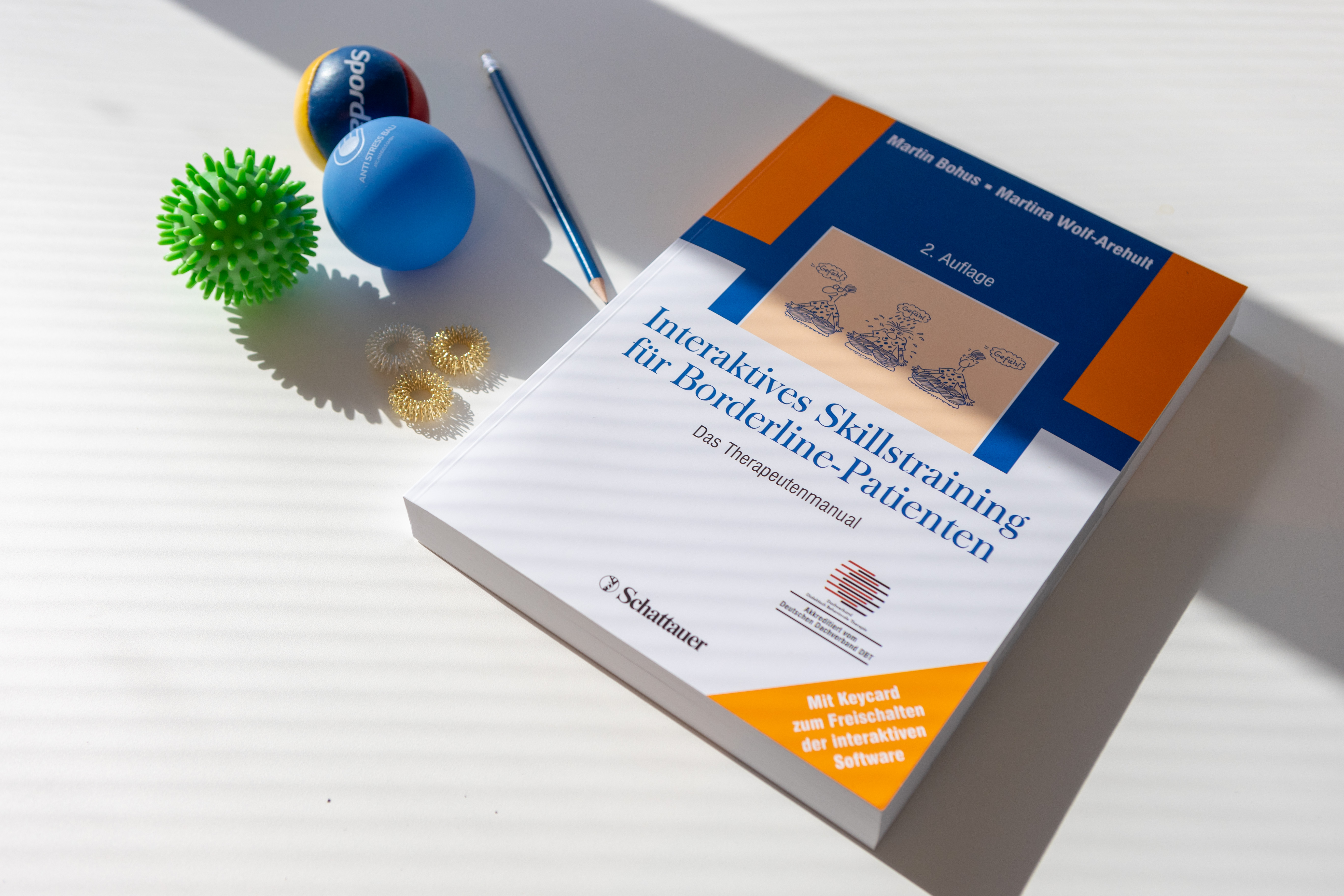 Buch und Geschicklichkeits-Gegenstände